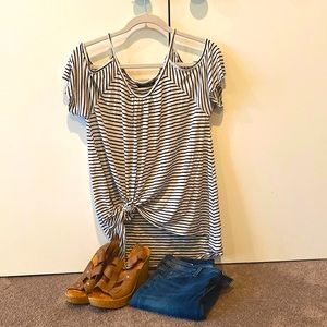 Peyton Jensen size medium peep shoulder top